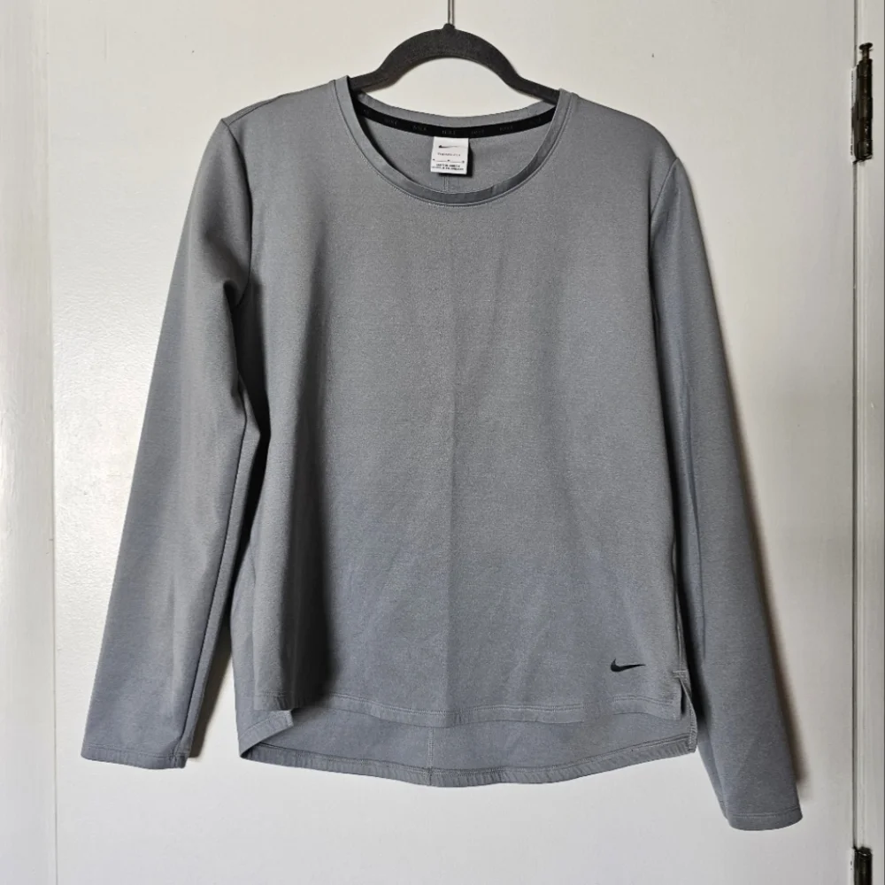 NWOT Nike therma-fit gray soft fleece warm crewneck stretchy longsleeve Size M - Picture 3 of 7